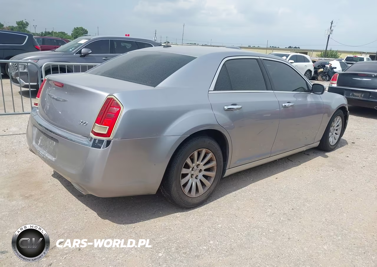 2013 Chrysler 300 Motown VIN:2C3CCAAGXDH626361 - 4