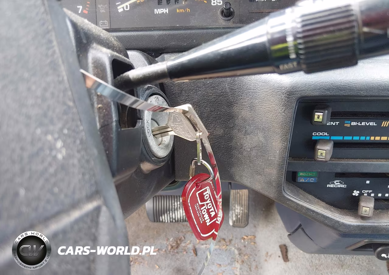 1983 Toyota Camry Le VIN:JT2SV16E1D0018721 - 11