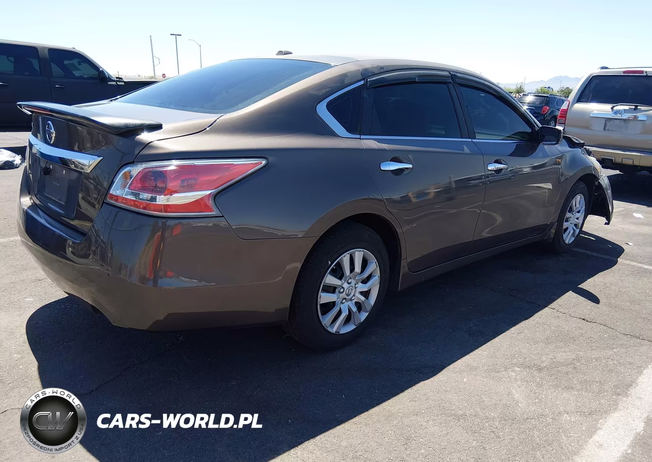 2015 Nissan Altima 2.5 S VIN:1N4AL3AP9FN880044 - 4