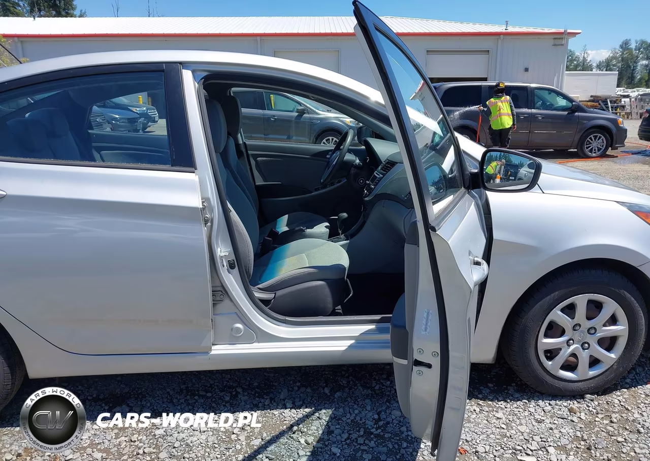 2013 Hyundai Accent Gls VIN:KMHCT4AE9DU305996 - 5