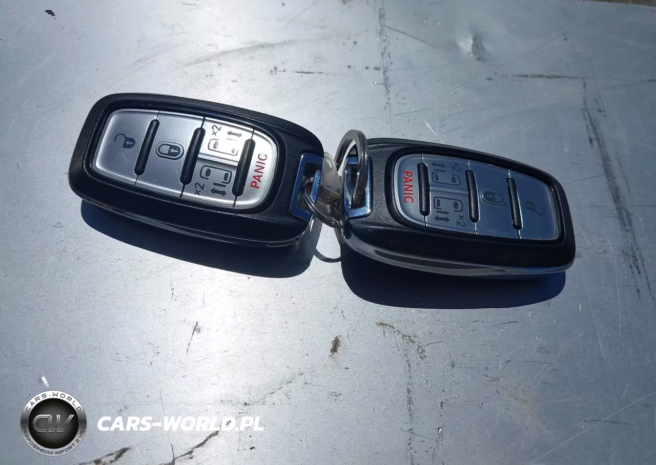 2017 Chrysler Pacifica Hybrid Touring Plus VIN:2C4RC1H7XHR797428 - 11