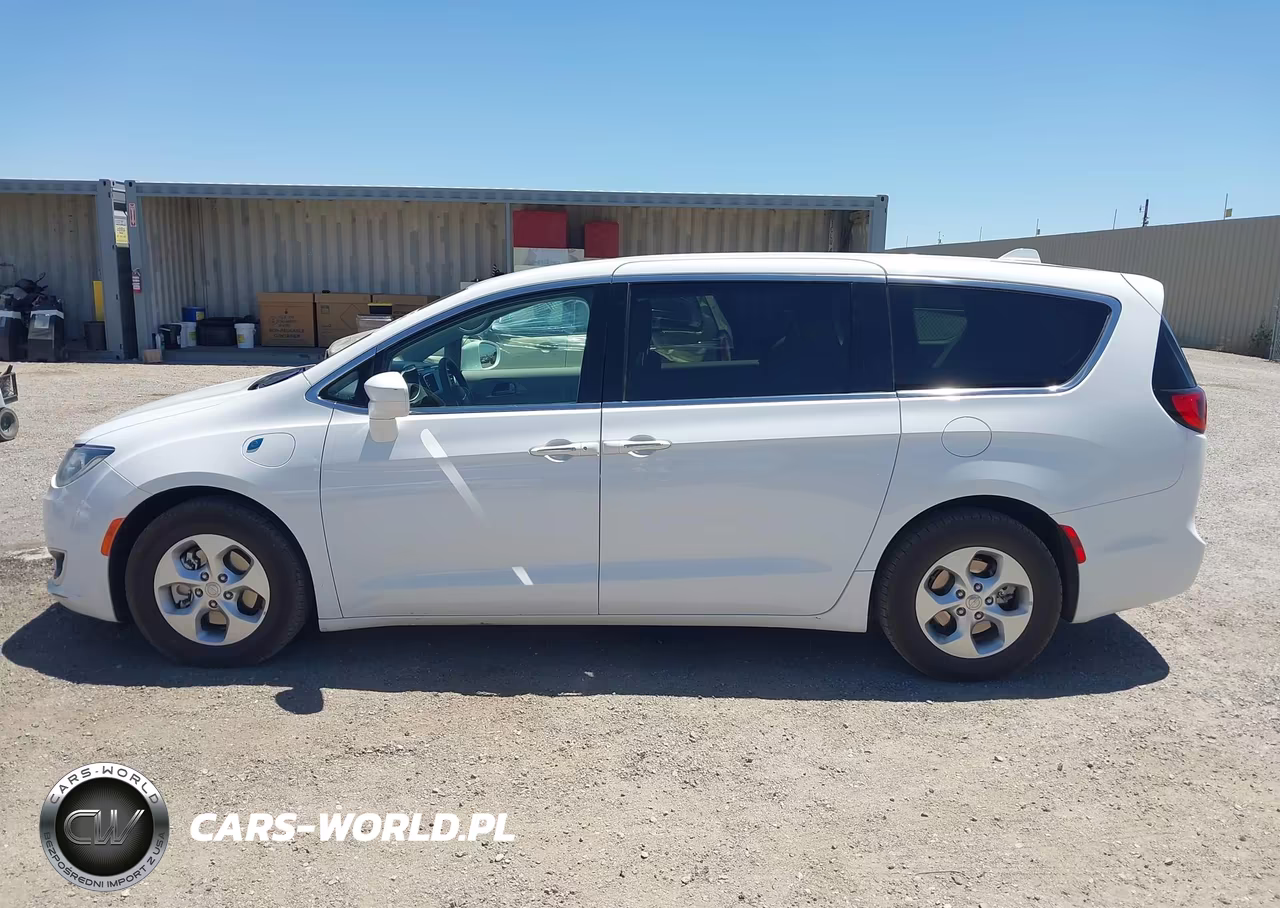 2017 Chrysler Pacifica Hybrid Touring Plus VIN:2C4RC1H7XHR797428 - 14
