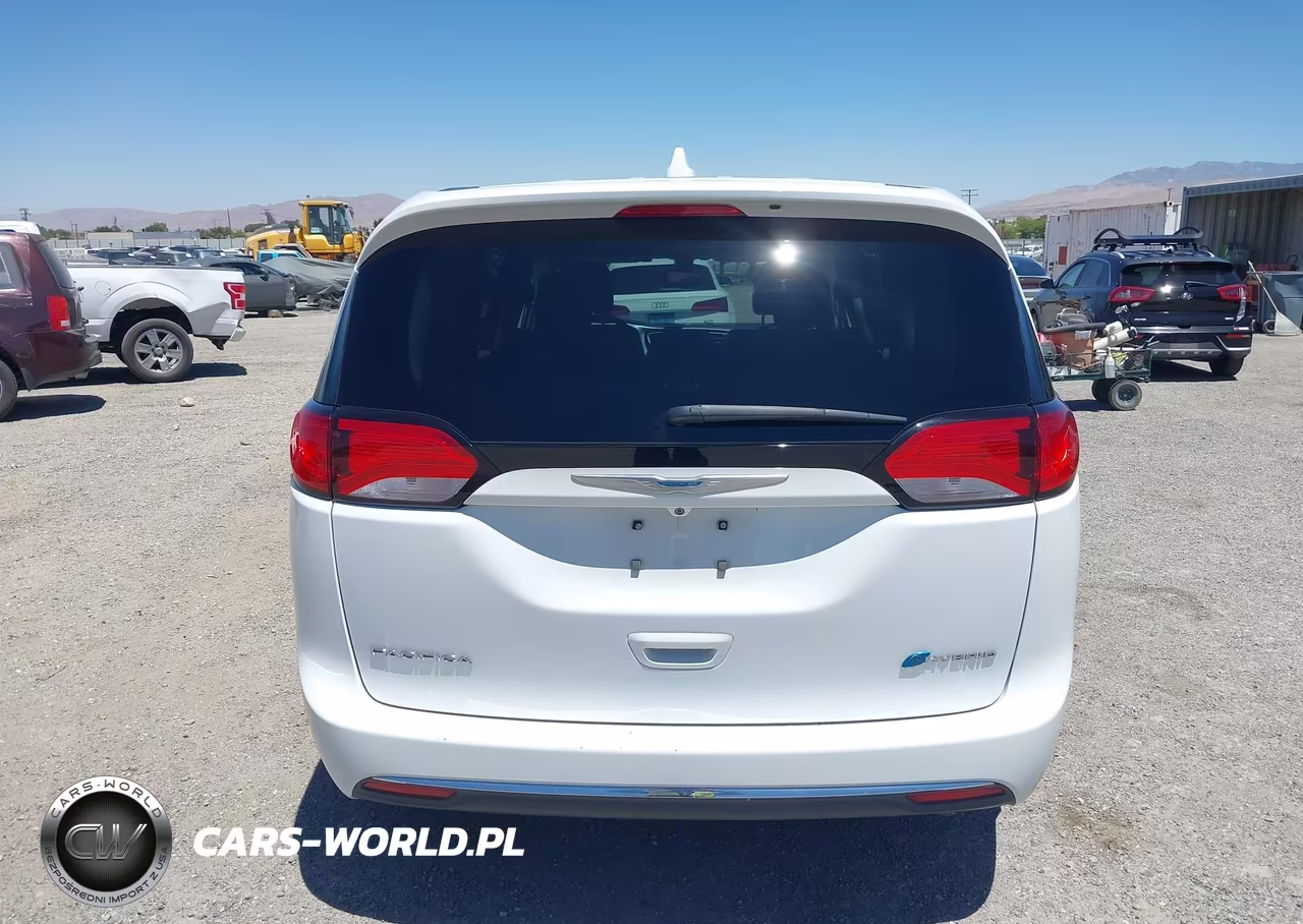 2017 Chrysler Pacifica Hybrid Touring Plus VIN:2C4RC1H7XHR797428 - 16