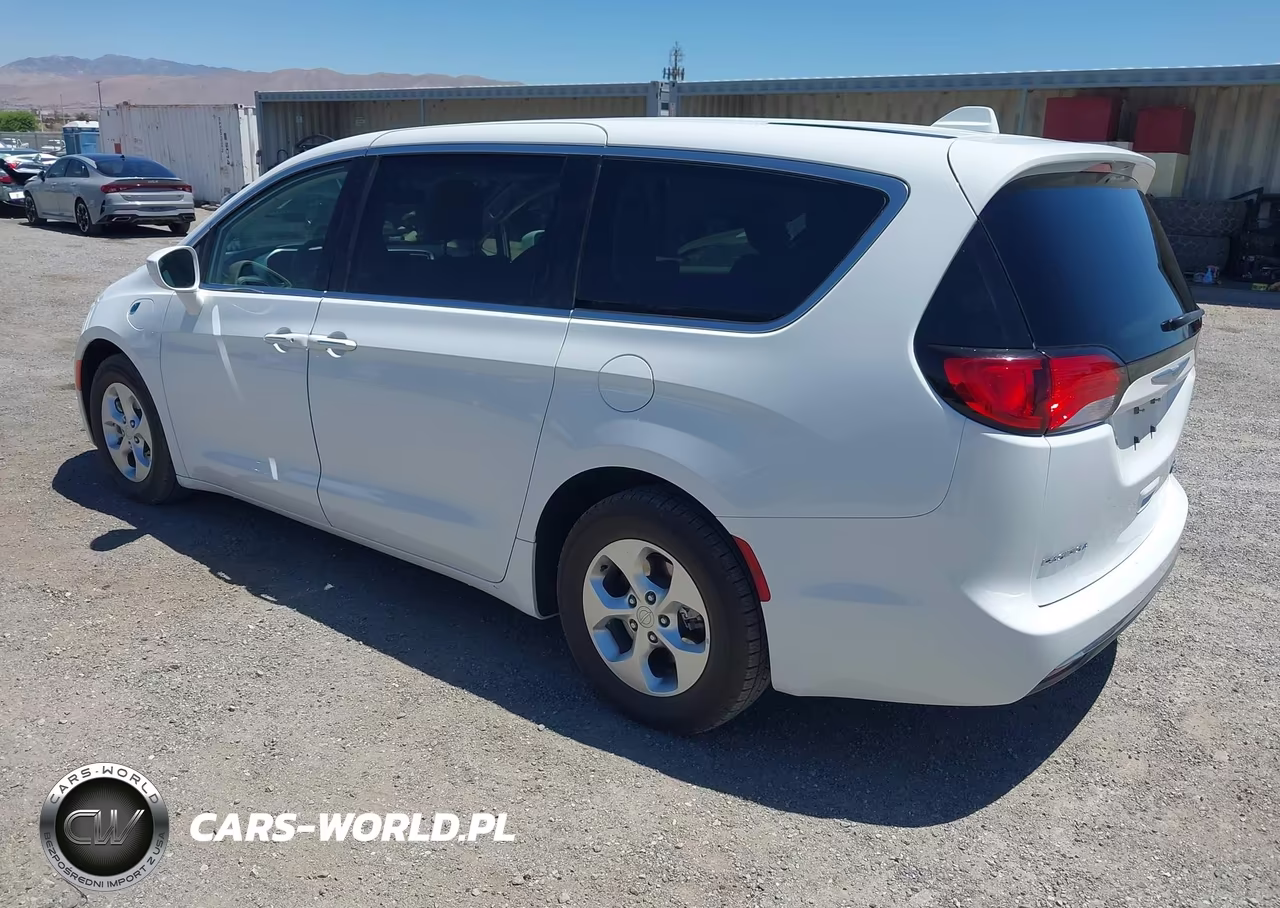2017 Chrysler Pacifica Hybrid Touring Plus VIN:2C4RC1H7XHR797428 - 3