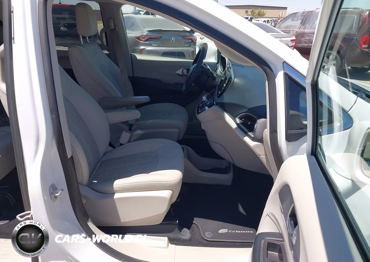2017 Chrysler Pacifica Hybrid Touring Plus VIN:2C4RC1H7XHR797428 - 5