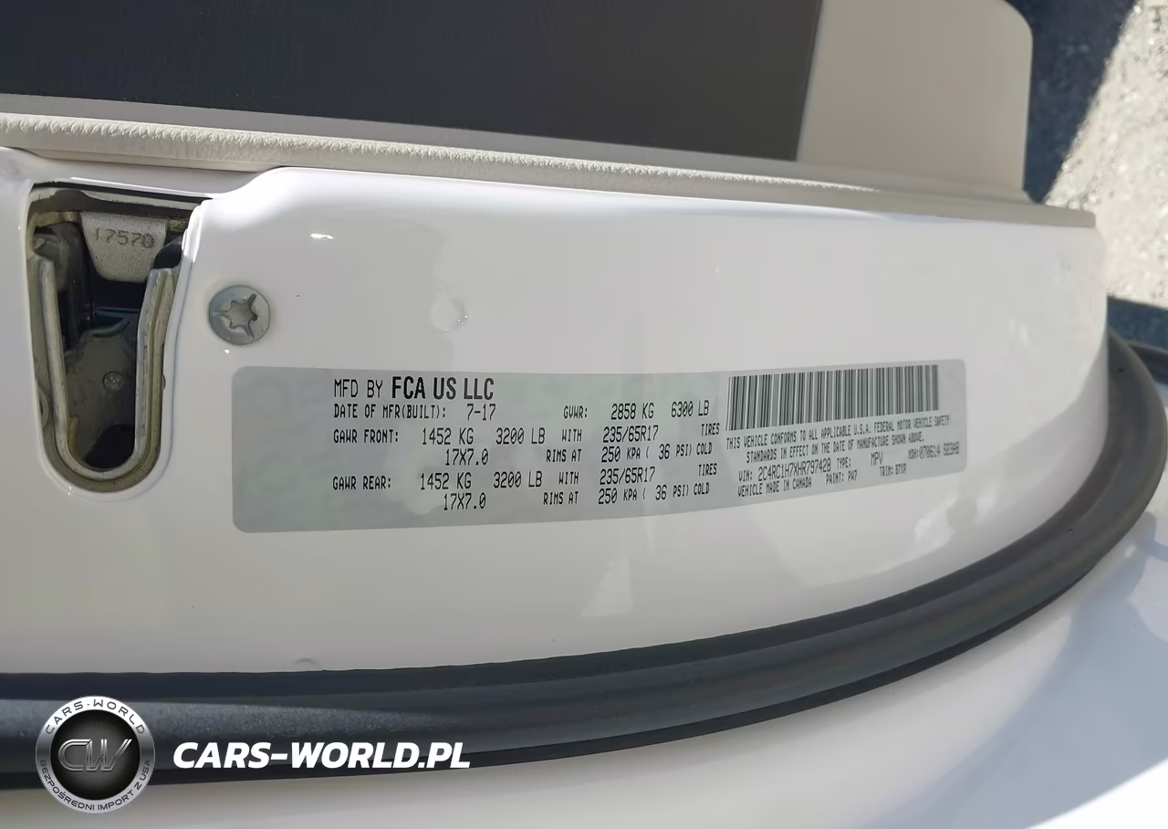 2017 Chrysler Pacifica Hybrid Touring Plus VIN:2C4RC1H7XHR797428 - 9