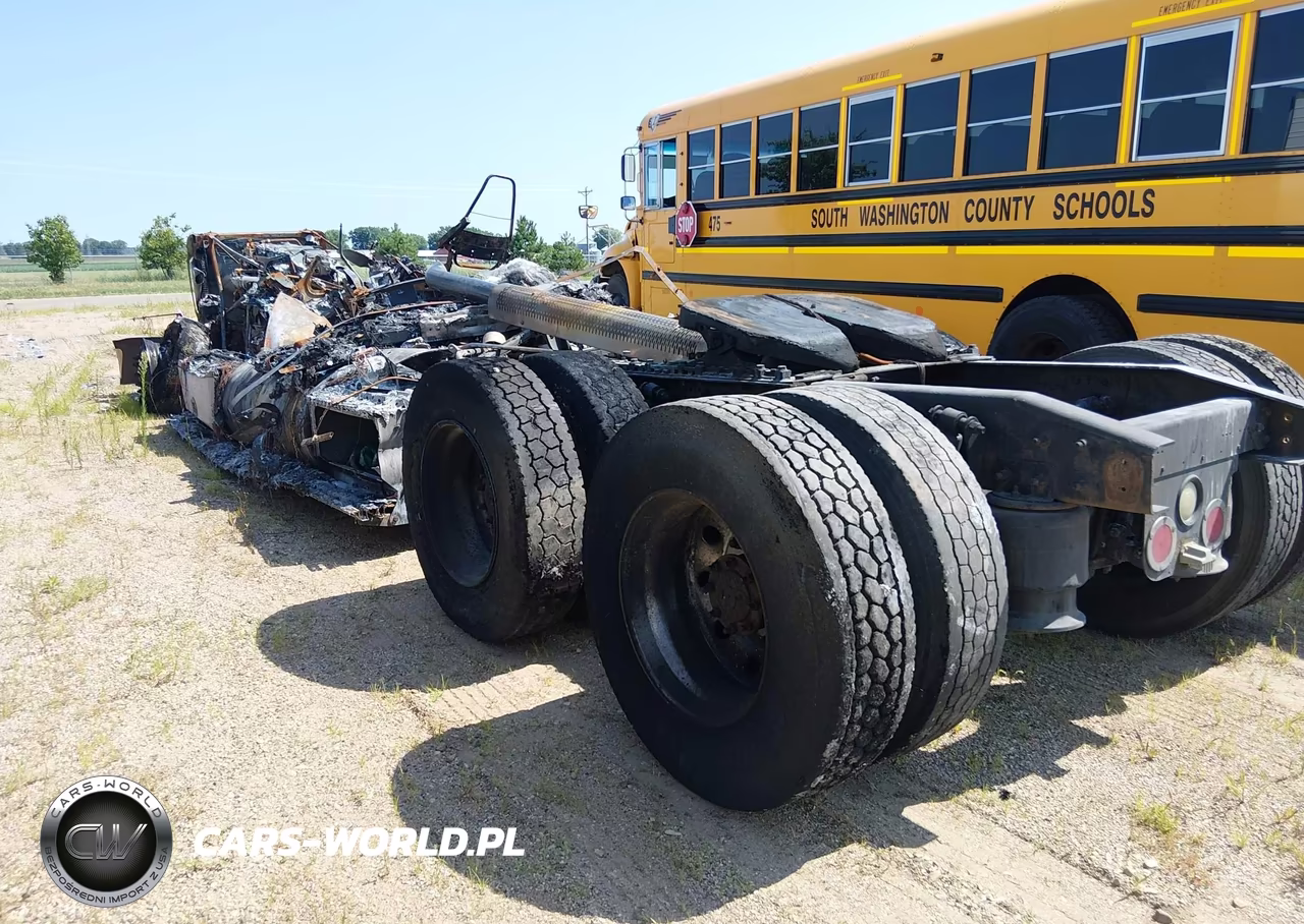 2007 Freightliner Conventional Coronado 132 VIN:1FUJCRAV07PW24787 - 3