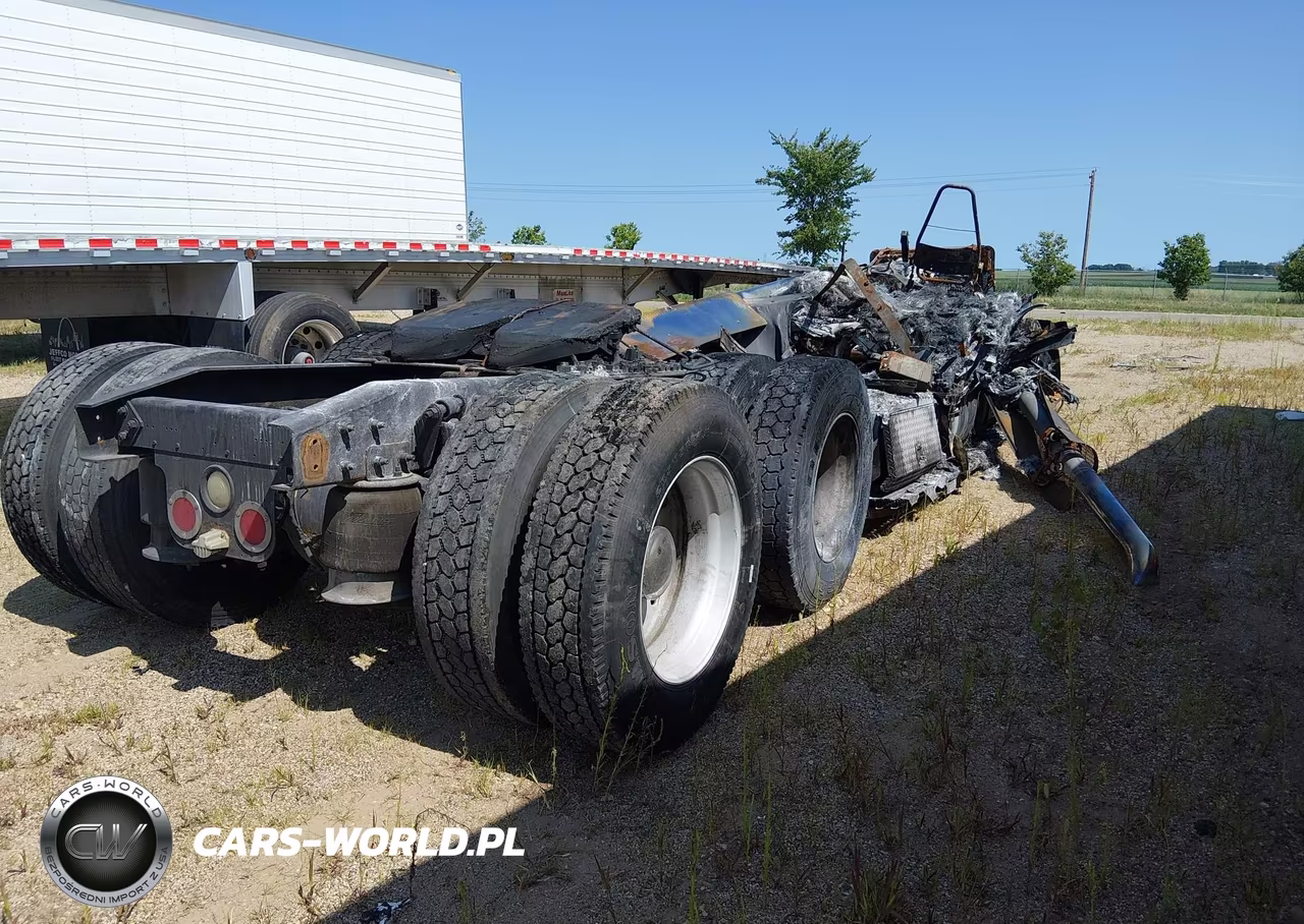 2007 Freightliner Conventional Coronado 132 VIN:1FUJCRAV07PW24787 - 4