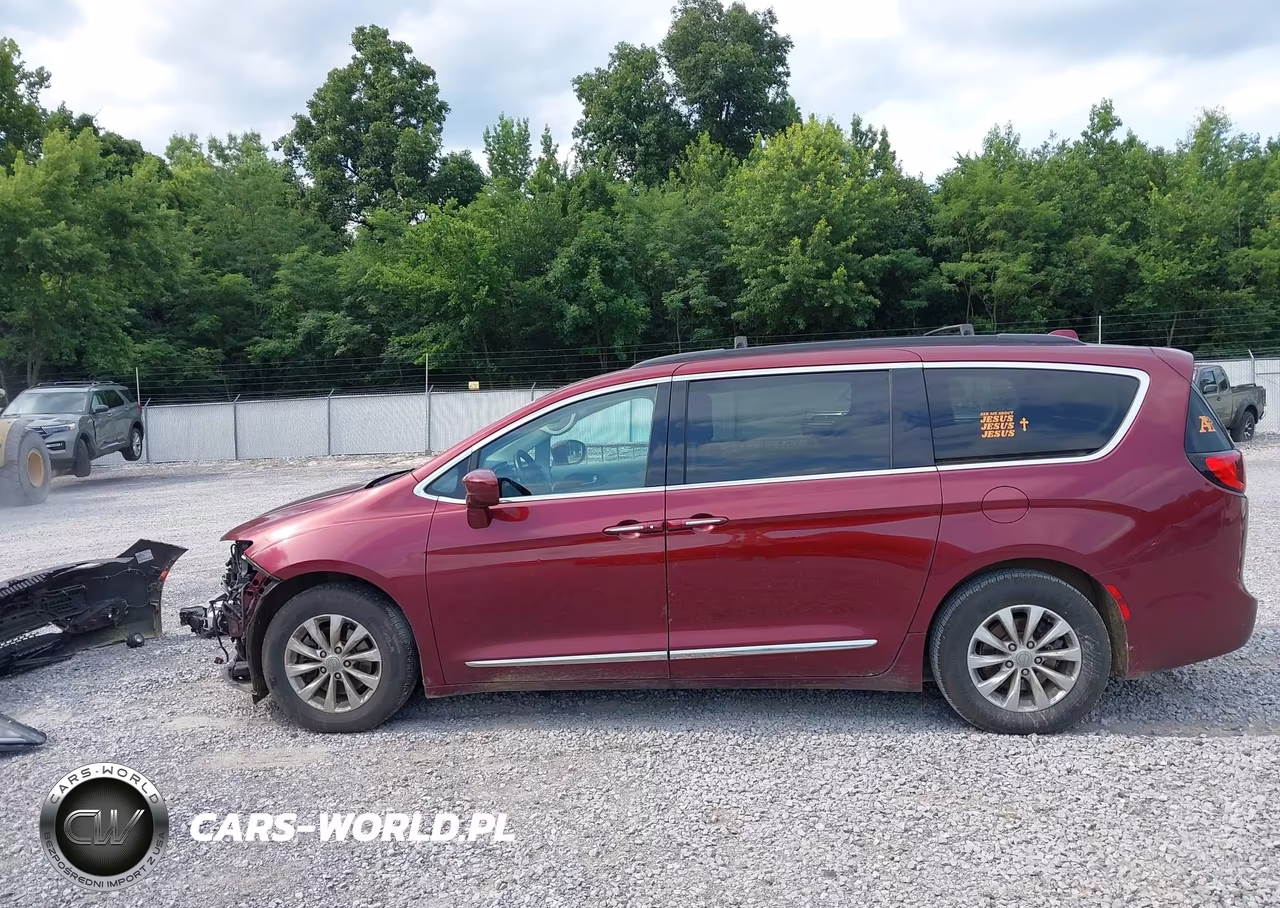 2017 Chrysler Pacifica Touring-L VIN:2C4RC1BGXHR527107 - 15