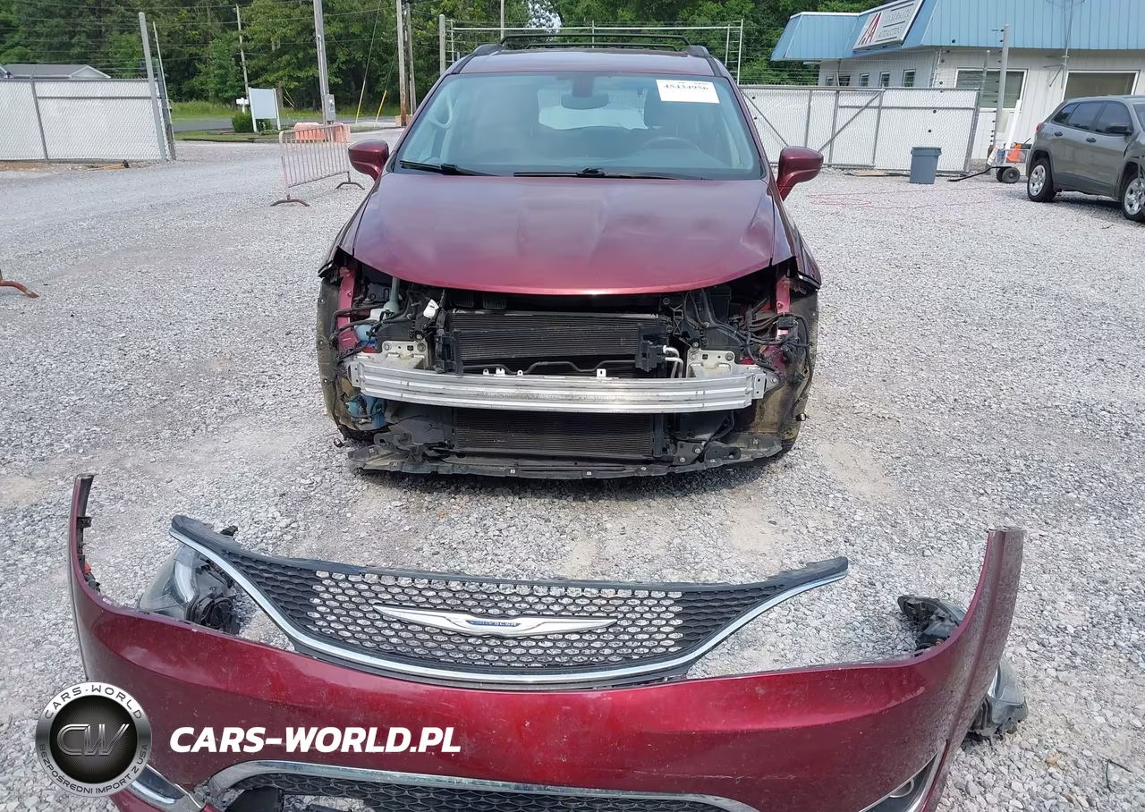 2017 Chrysler Pacifica Touring-L VIN:2C4RC1BGXHR527107 - 18
