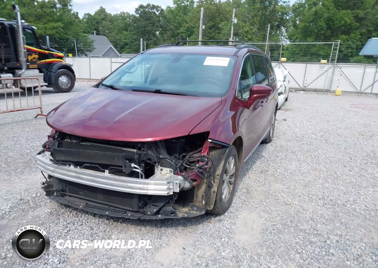 2017 Chrysler Pacifica Touring-L VIN:2C4RC1BGXHR527107 - 19