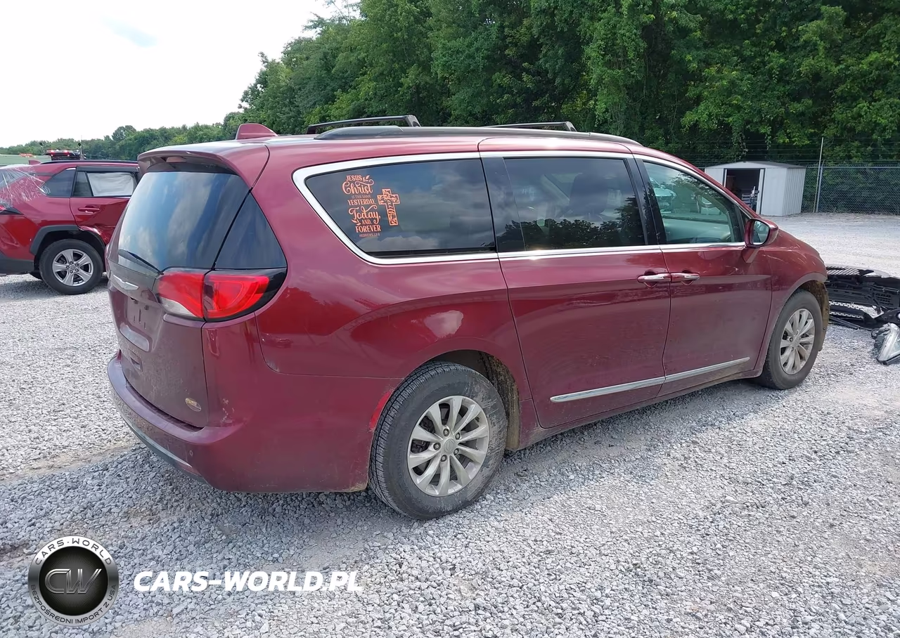 2017 Chrysler Pacifica Touring-L VIN:2C4RC1BGXHR527107 - 4