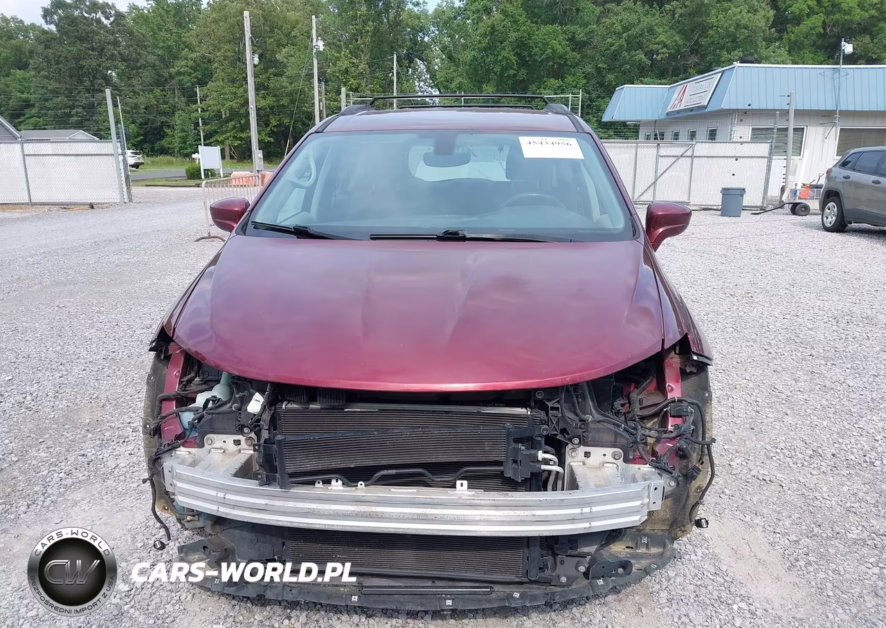 2017 Chrysler Pacifica Touring-L VIN:2C4RC1BGXHR527107 - 6