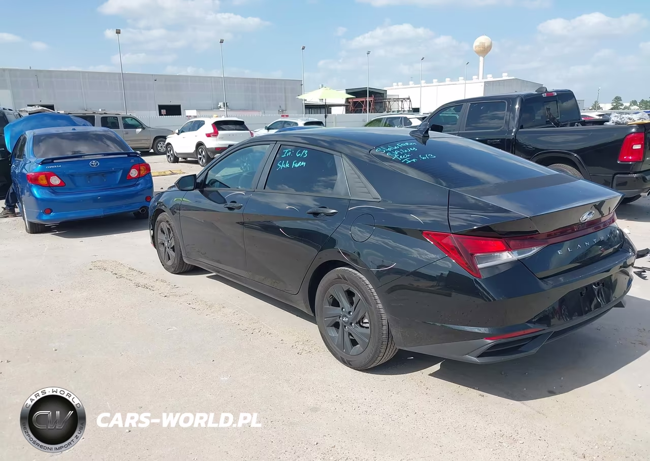2022 Hyundai Elantra Sel VIN:KMHLM4AG2NU313616 - 3