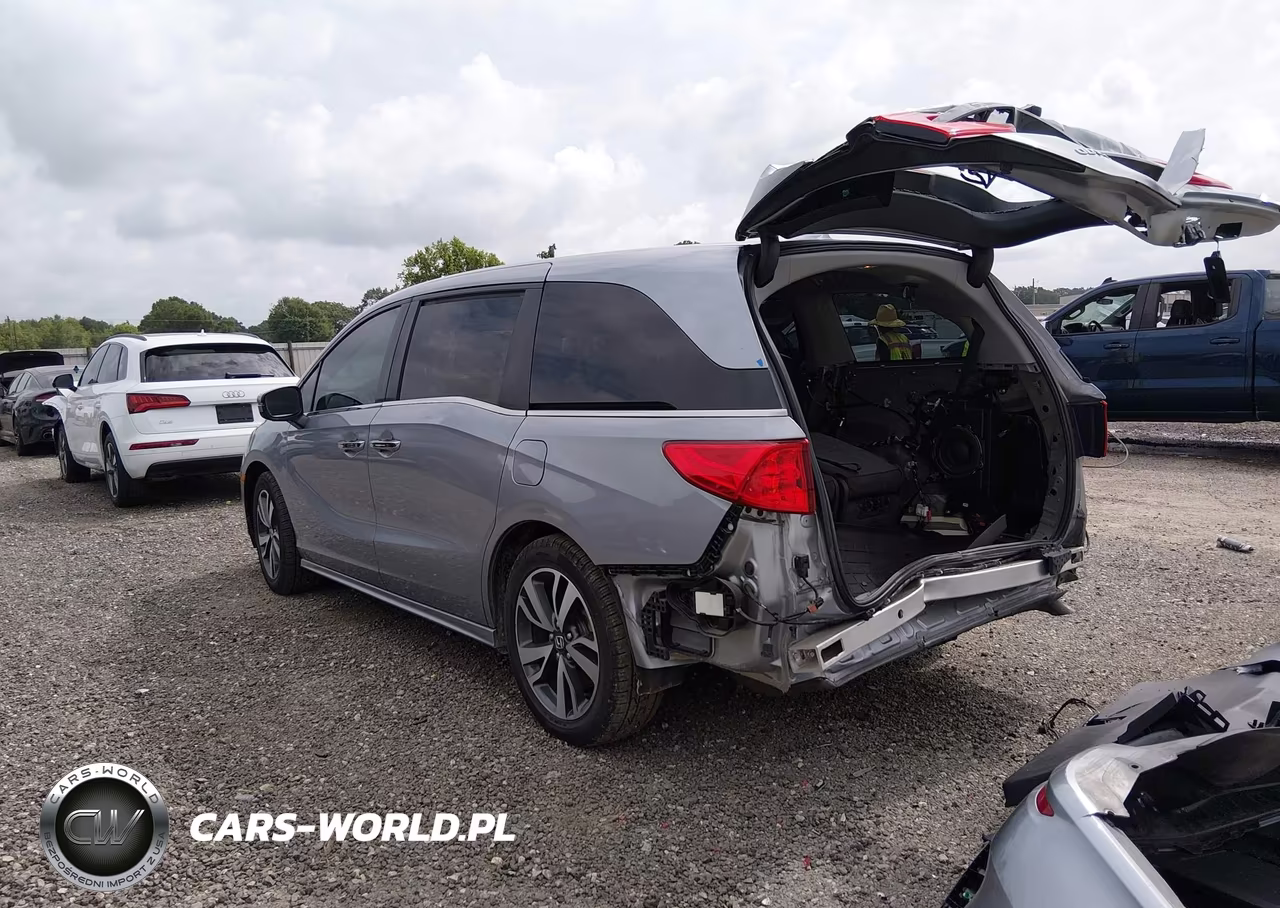 2023 Honda Odyssey Touring VIN:5FNRL6H82PB053130 - 3