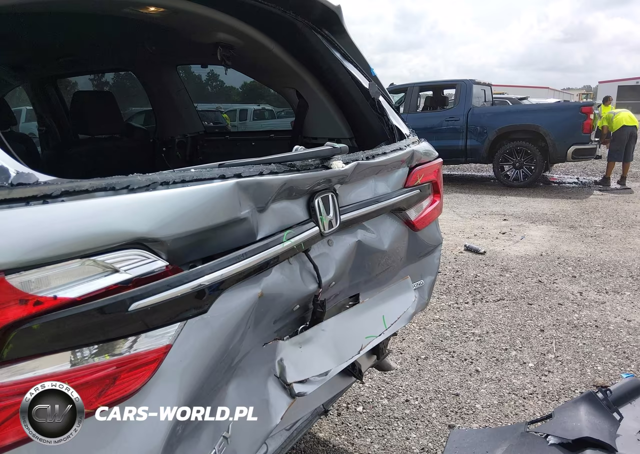 2023 Honda Odyssey Touring VIN:5FNRL6H82PB053130 - 6
