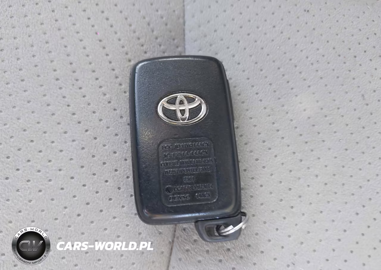 2014 Toyota Prius Two VIN:JTDKN3DU5E0393350 - 11