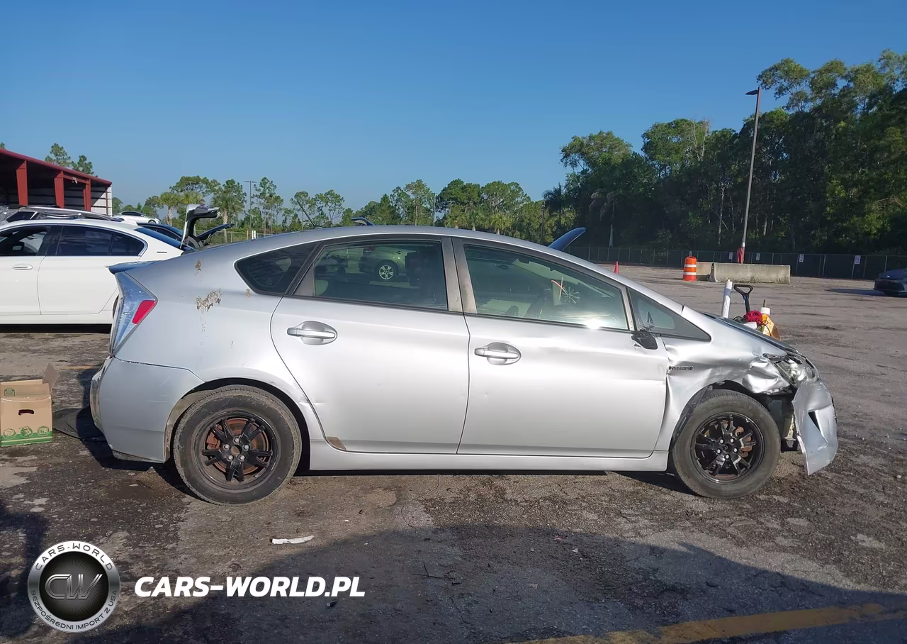 2014 Toyota Prius Two VIN:JTDKN3DU5E0393350 - 13