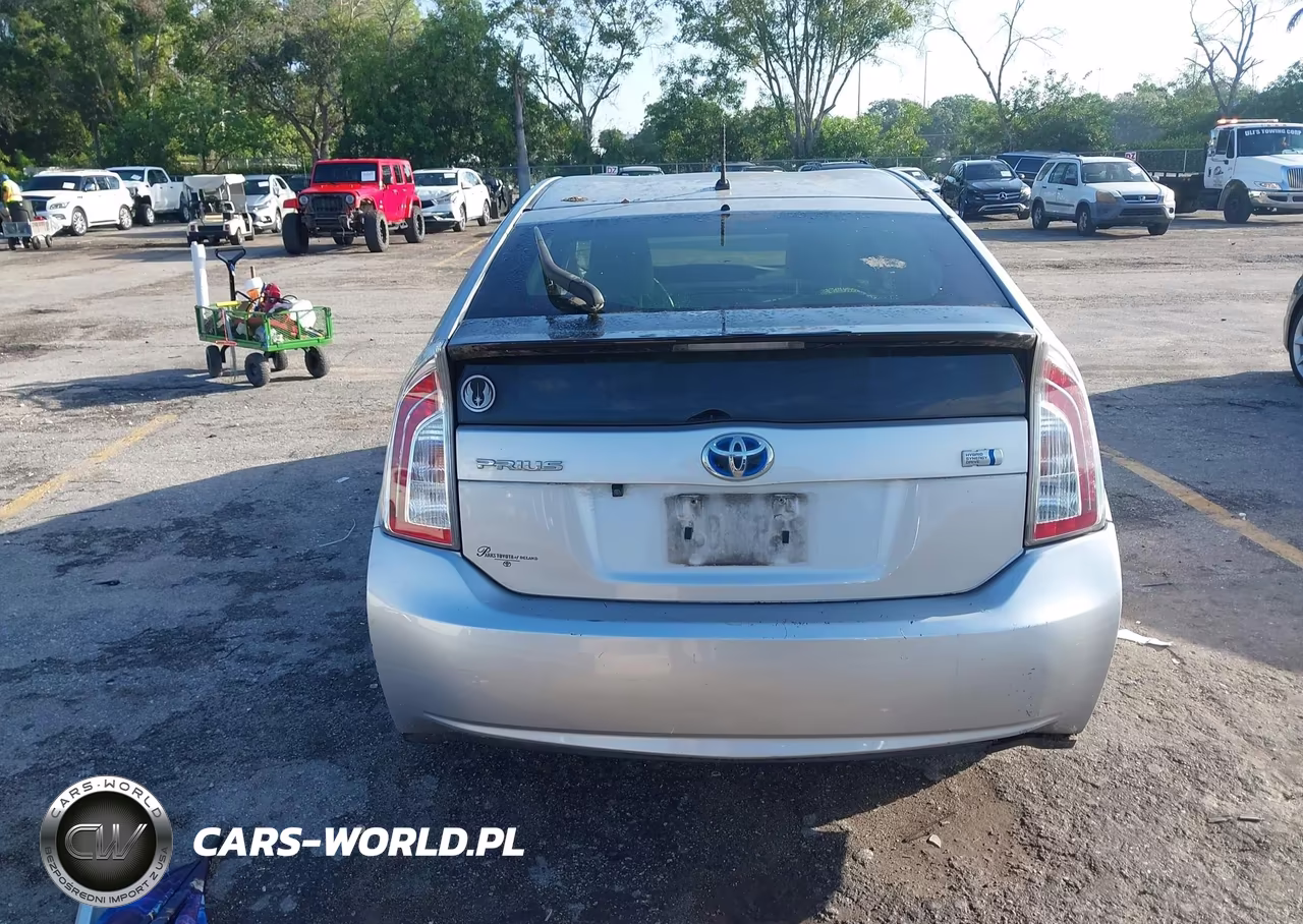 2014 Toyota Prius Two VIN:JTDKN3DU5E0393350 - 16