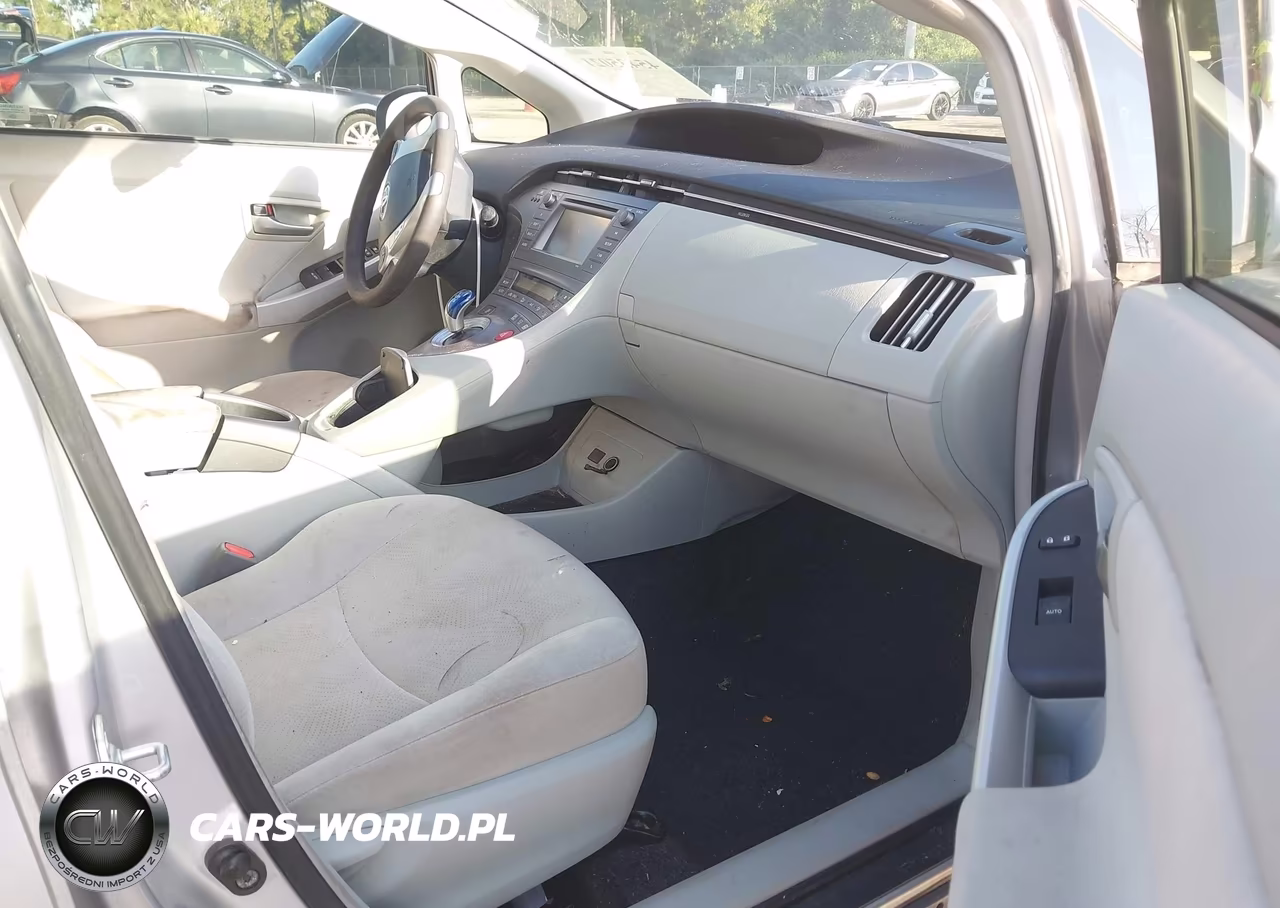 2014 Toyota Prius Two VIN:JTDKN3DU5E0393350 - 5