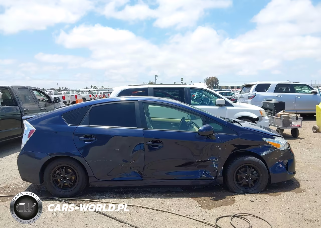2015 Toyota Prius Three VIN:JTDKN3DUXF0436758 - 13