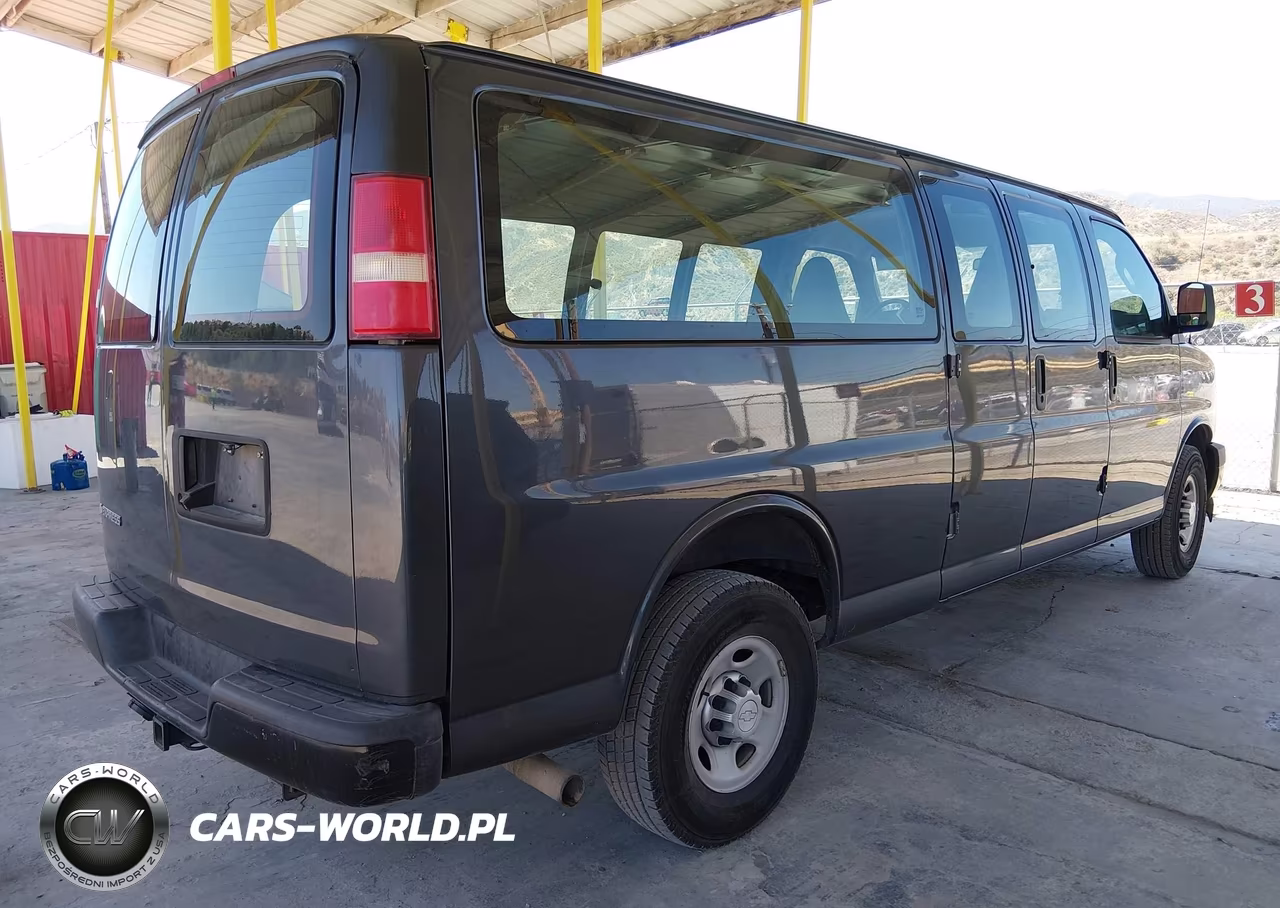 2017 Chevrolet Express 3500 Work Van VIN:1GCZGHFF7H1246448 - 4