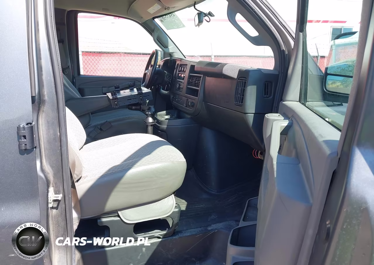 2017 Chevrolet Express 3500 Work Van VIN:1GCZGHFF7H1246448 - 5