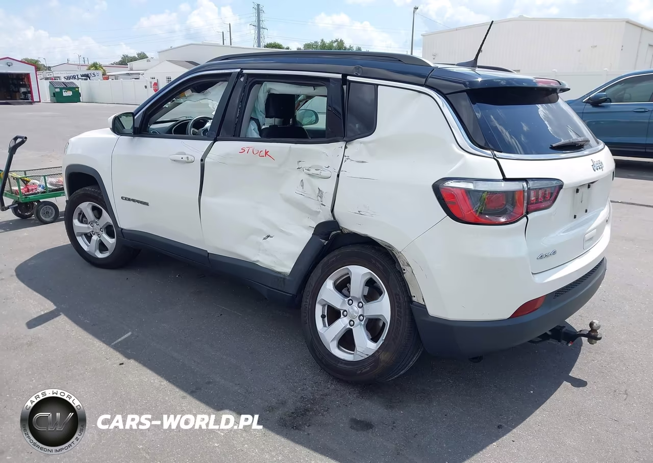 2019 Jeep Compass Latitude 4X4 VIN:3C4NJDBB3KT662220 - 3