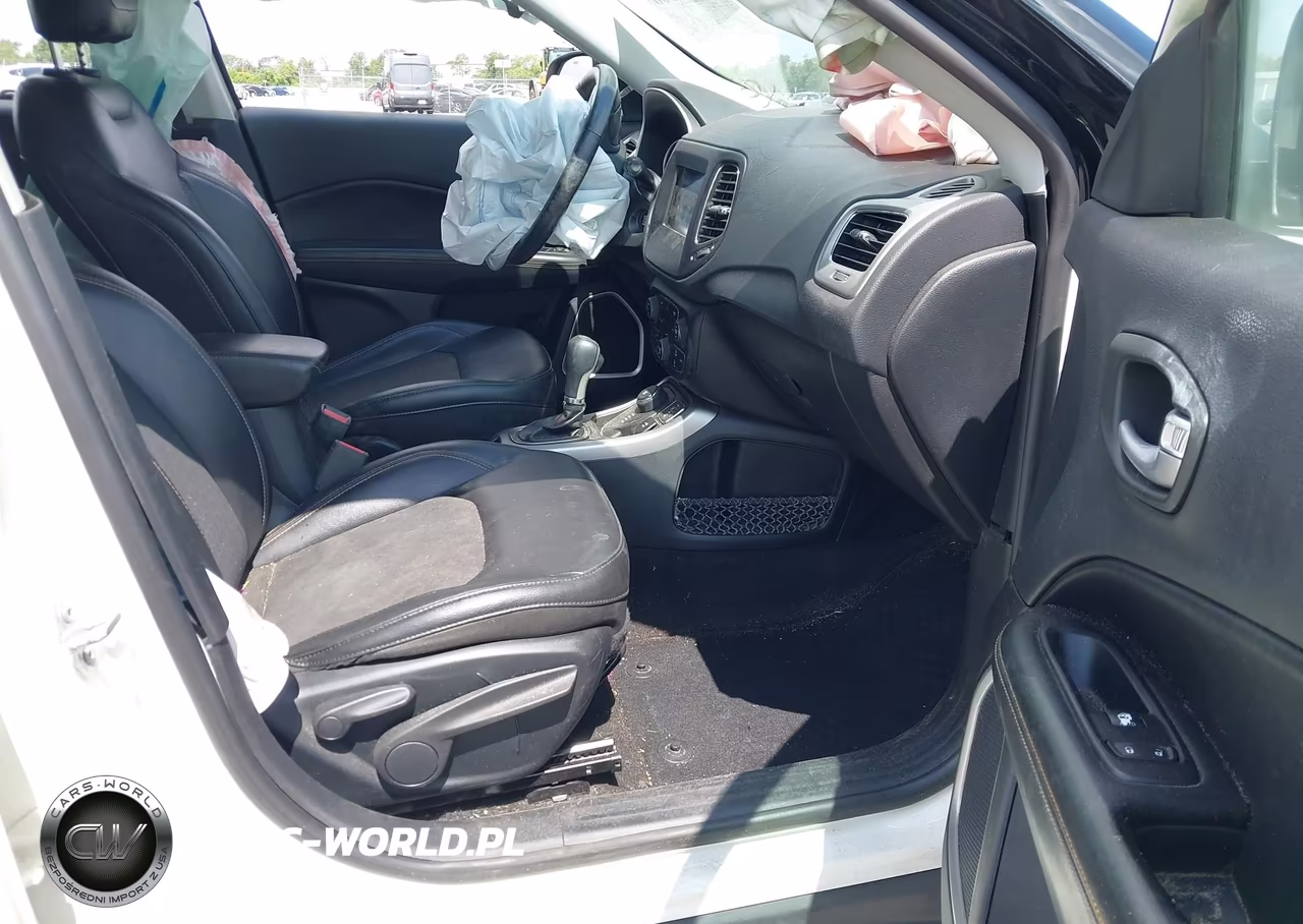 2019 Jeep Compass Latitude 4X4 VIN:3C4NJDBB3KT662220 - 5