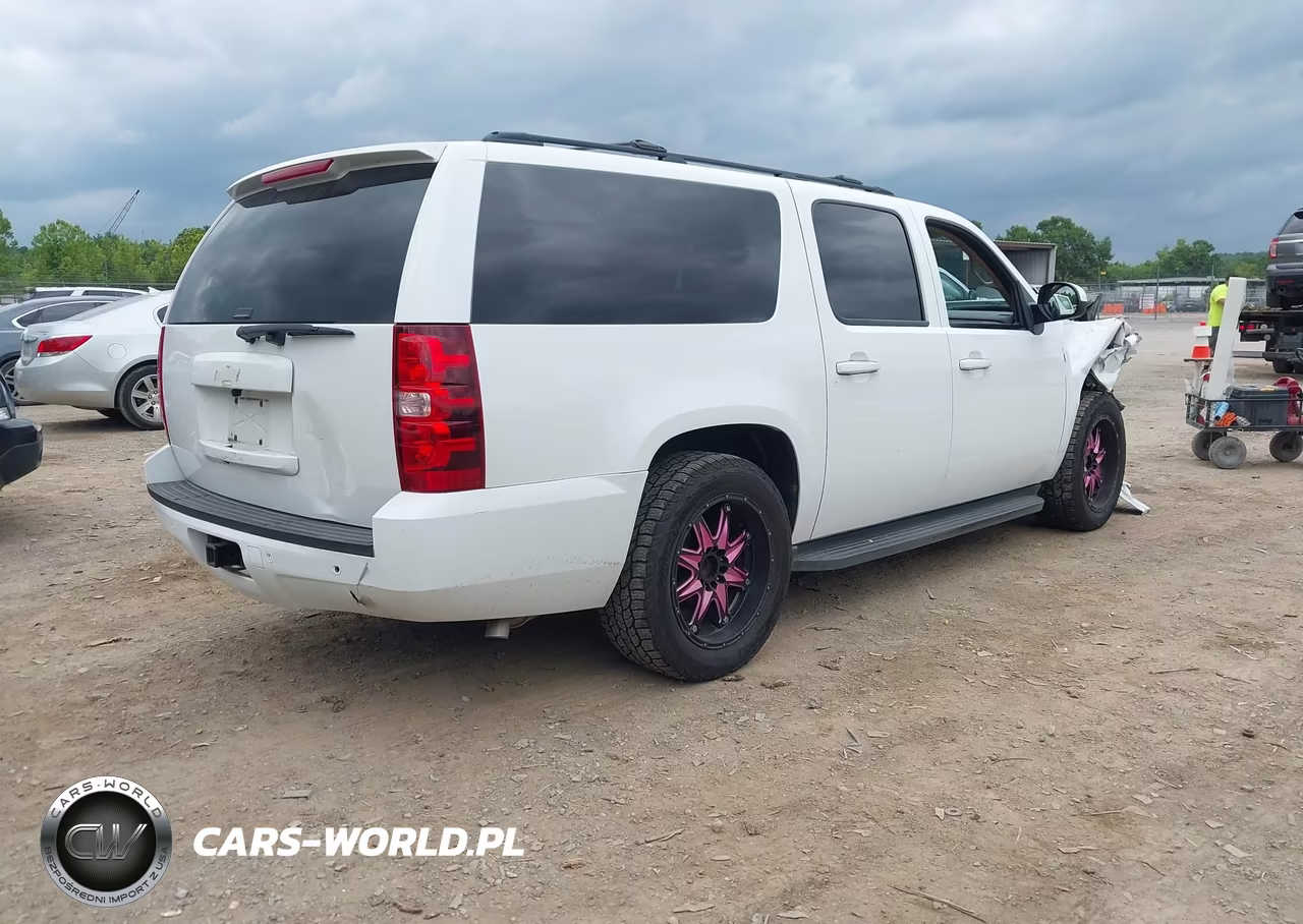 2013 Chevrolet Suburban Lt VIN:1GNSCJE05DR308868 - 4
