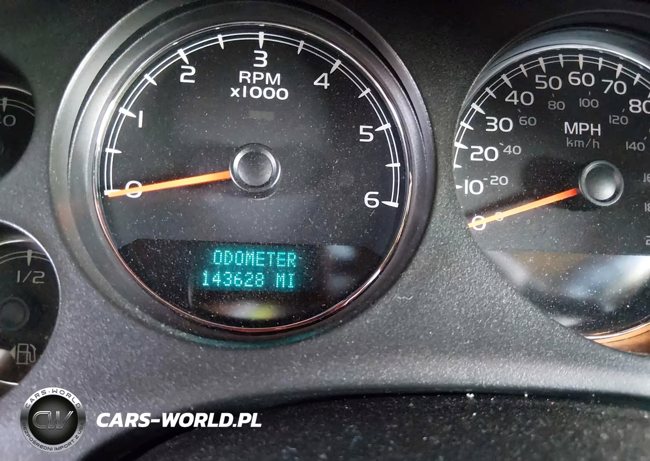 2010 Chevrolet Suburban 1500 Ls VIN:1GNUCHE09AR282935 - 14
