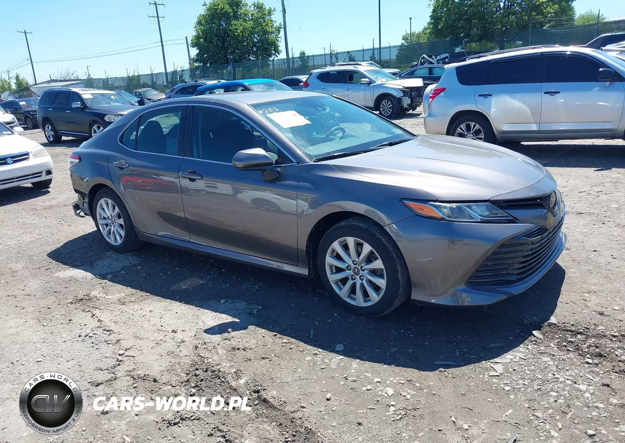 2019 Toyota Camry Le – zdjęcie 1 z 17