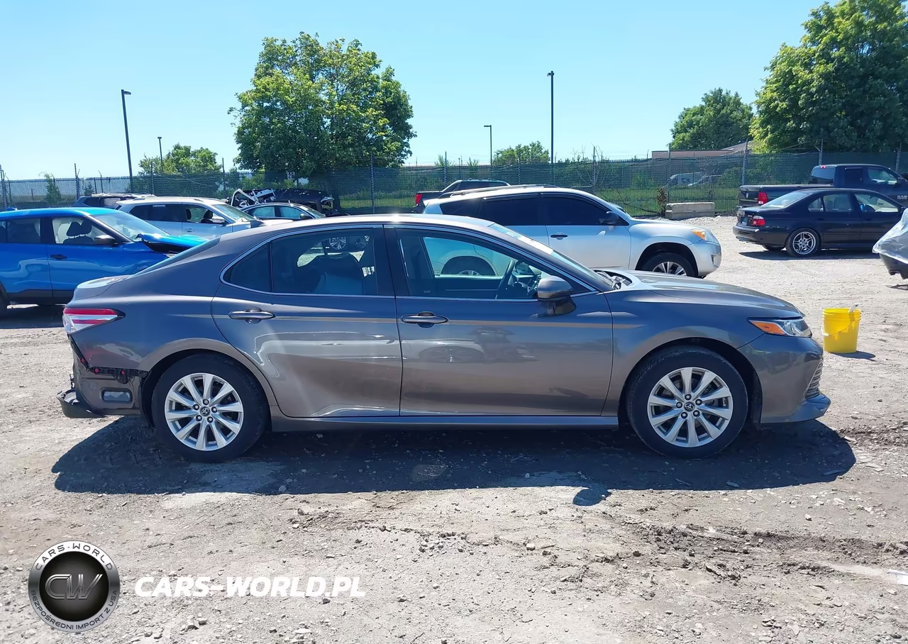 2019 Toyota Camry Le VIN:4T1B11HK5KU190807 - 13
