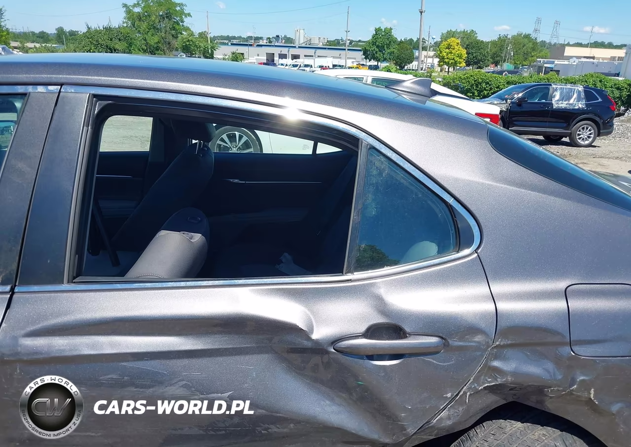 2019 Toyota Camry Le VIN:4T1B11HK5KU190807 - 17