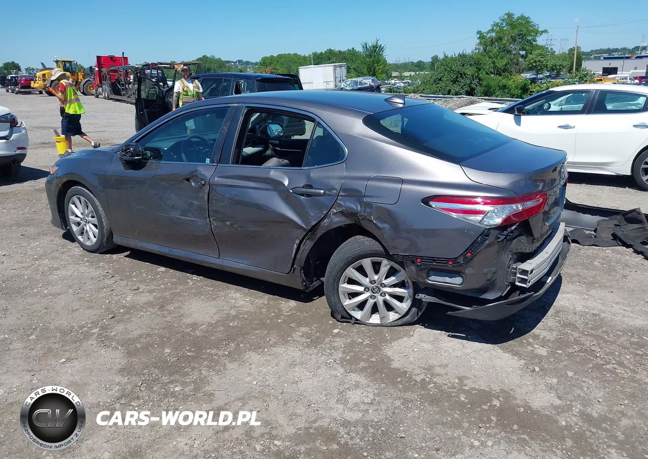 2019 Toyota Camry Le VIN:4T1B11HK5KU190807 - 3