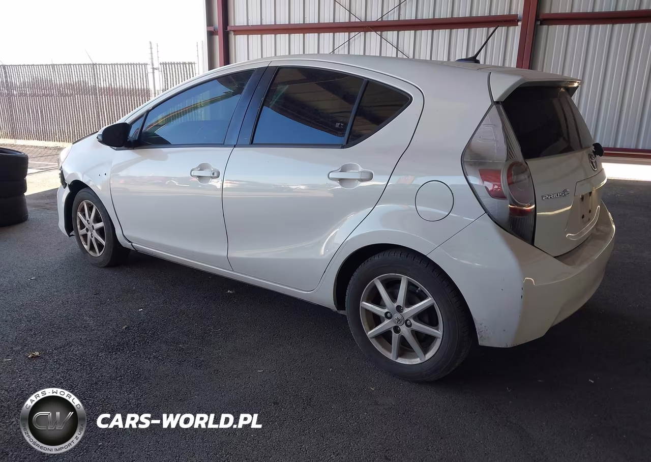 2012 Toyota Prius C Three VIN:JTDKDTB31C1507414 - 3