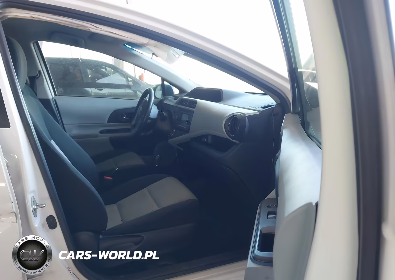 2012 Toyota Prius C Three VIN:JTDKDTB31C1507414 - 5