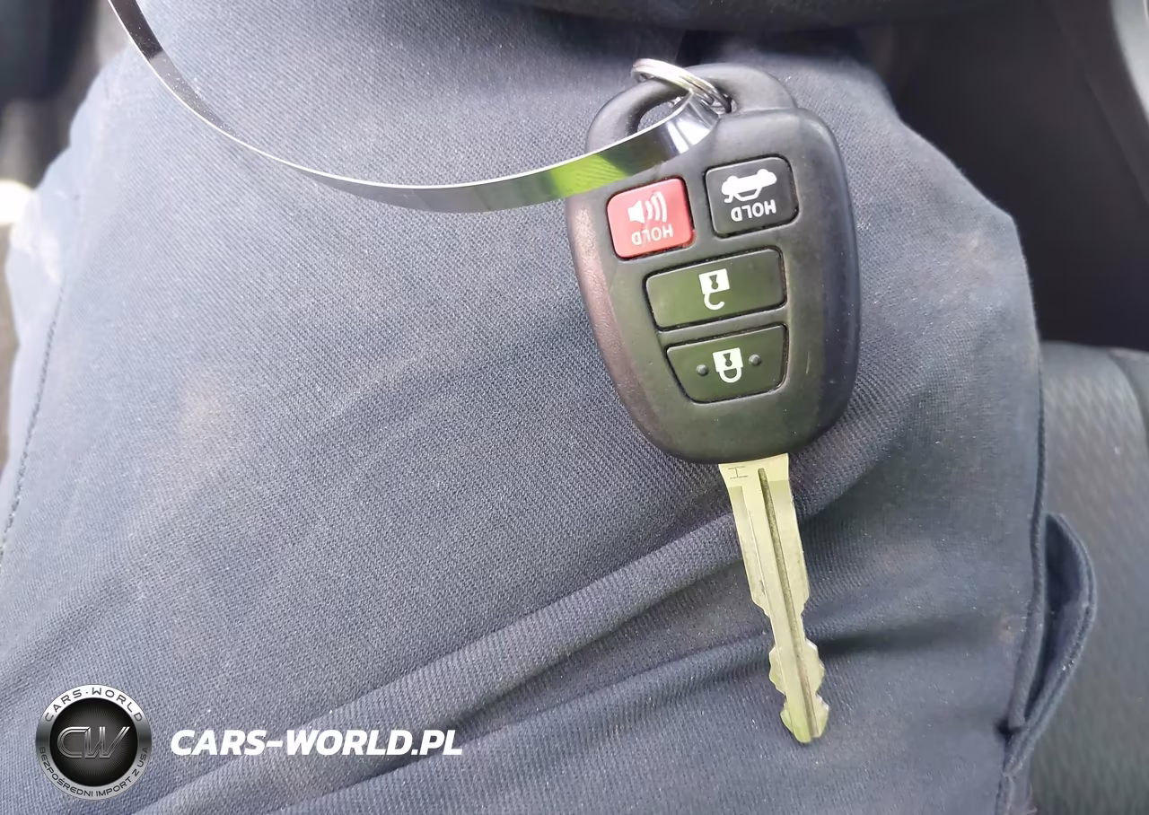 2018 Toyota Corolla Le VIN:2T1BURHE3JC047922 - 11