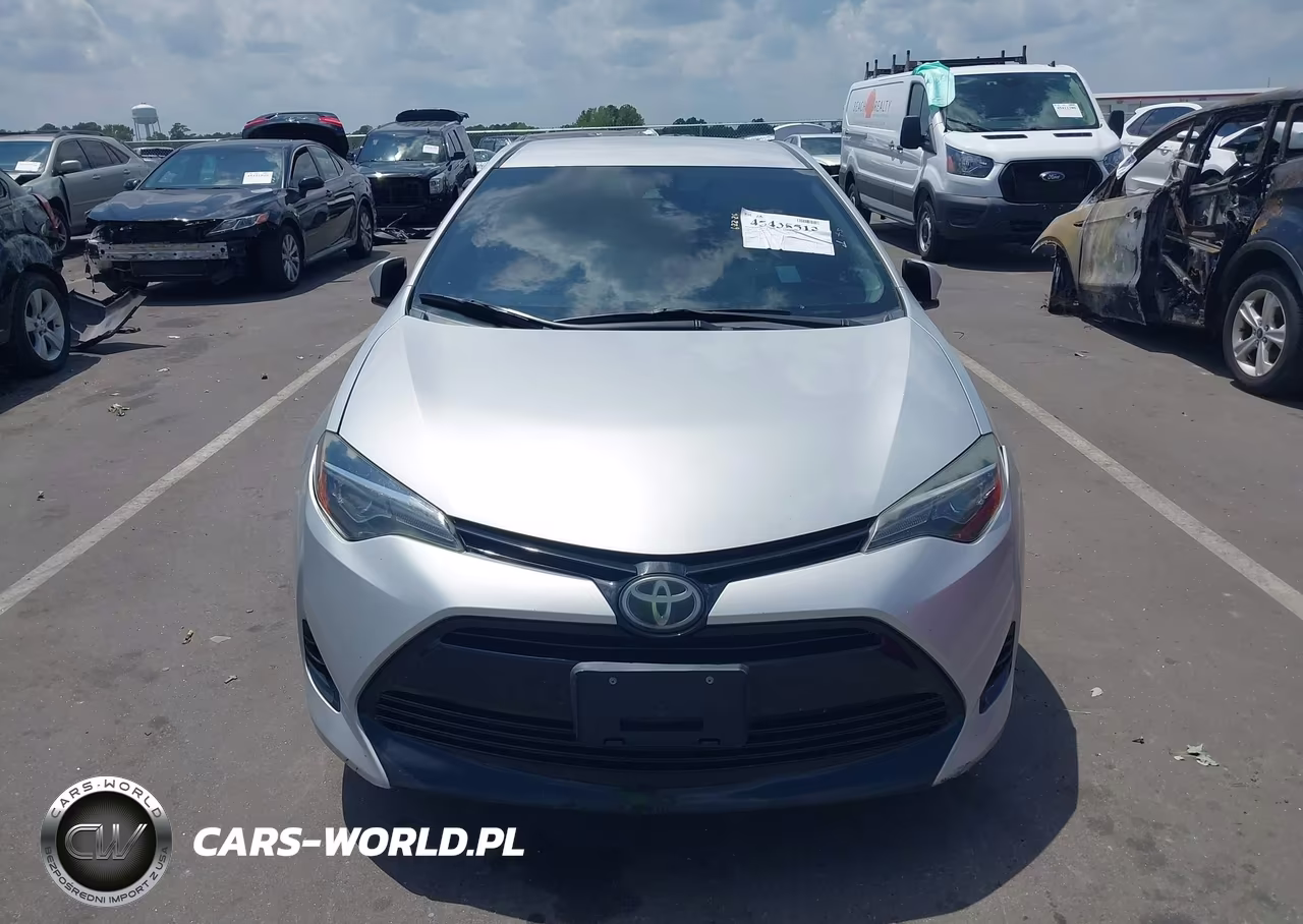 2018 Toyota Corolla Le VIN:2T1BURHE3JC047922 - 12
