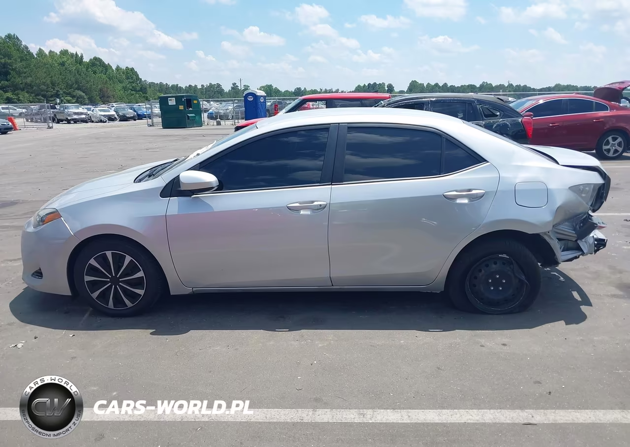2018 Toyota Corolla Le VIN:2T1BURHE3JC047922 - 14