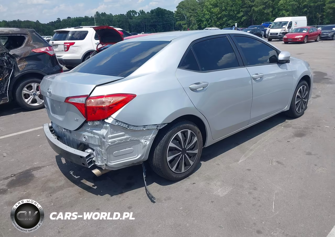 2018 Toyota Corolla Le VIN:2T1BURHE3JC047922 - 4