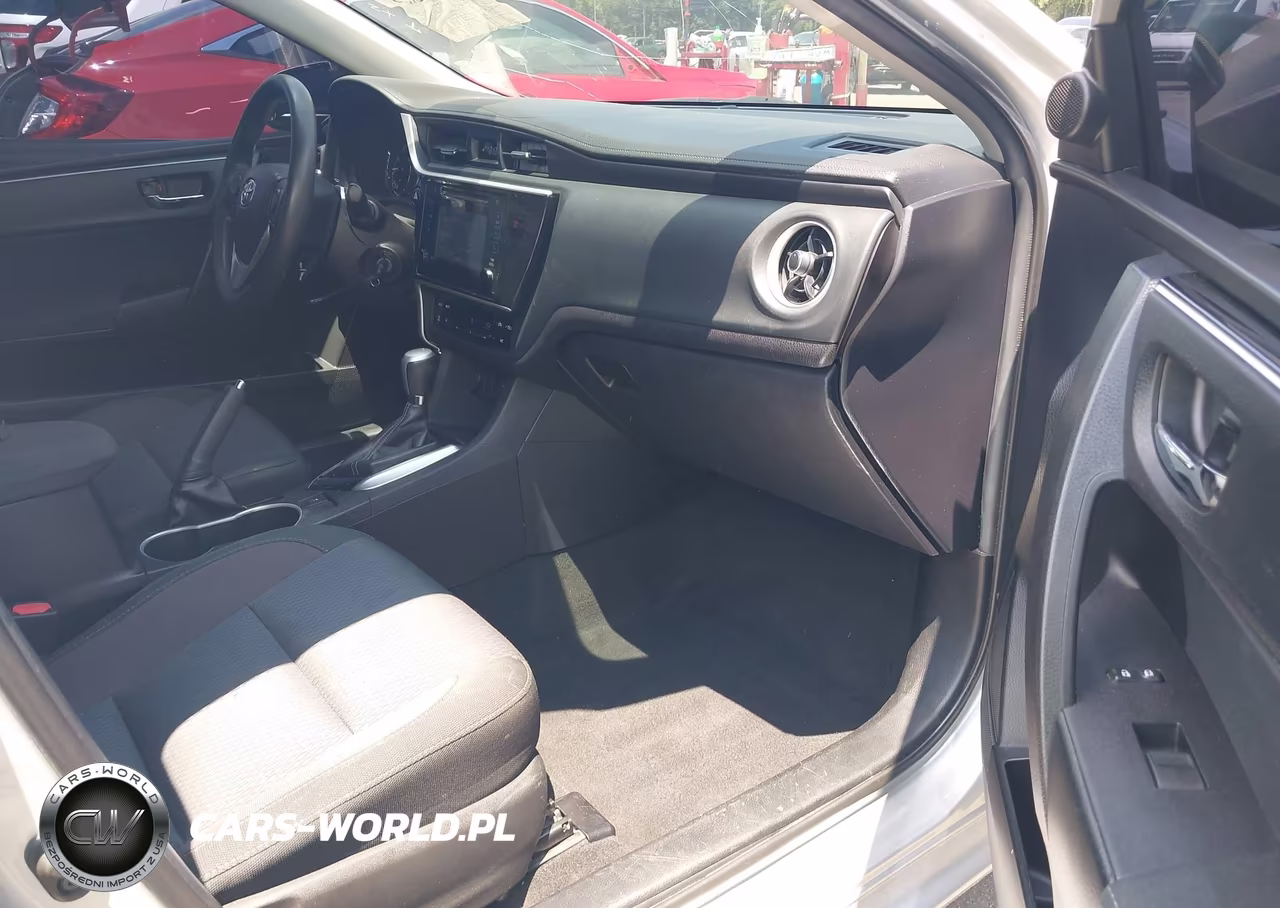 2018 Toyota Corolla Le VIN:2T1BURHE3JC047922 - 5