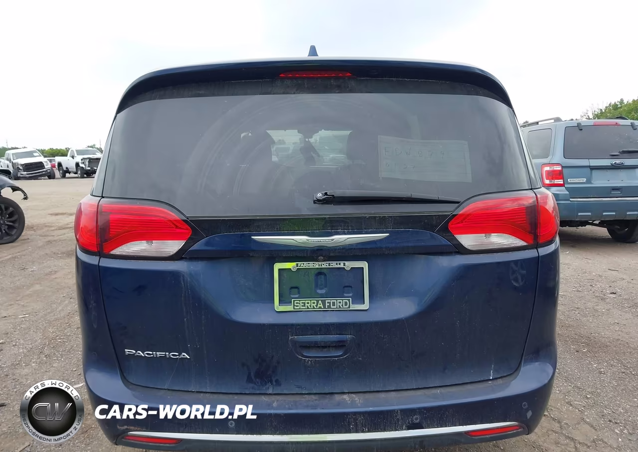 2018 Chrysler Pacifica Touring L VIN:2C4RC1BG1JR114160 - 16