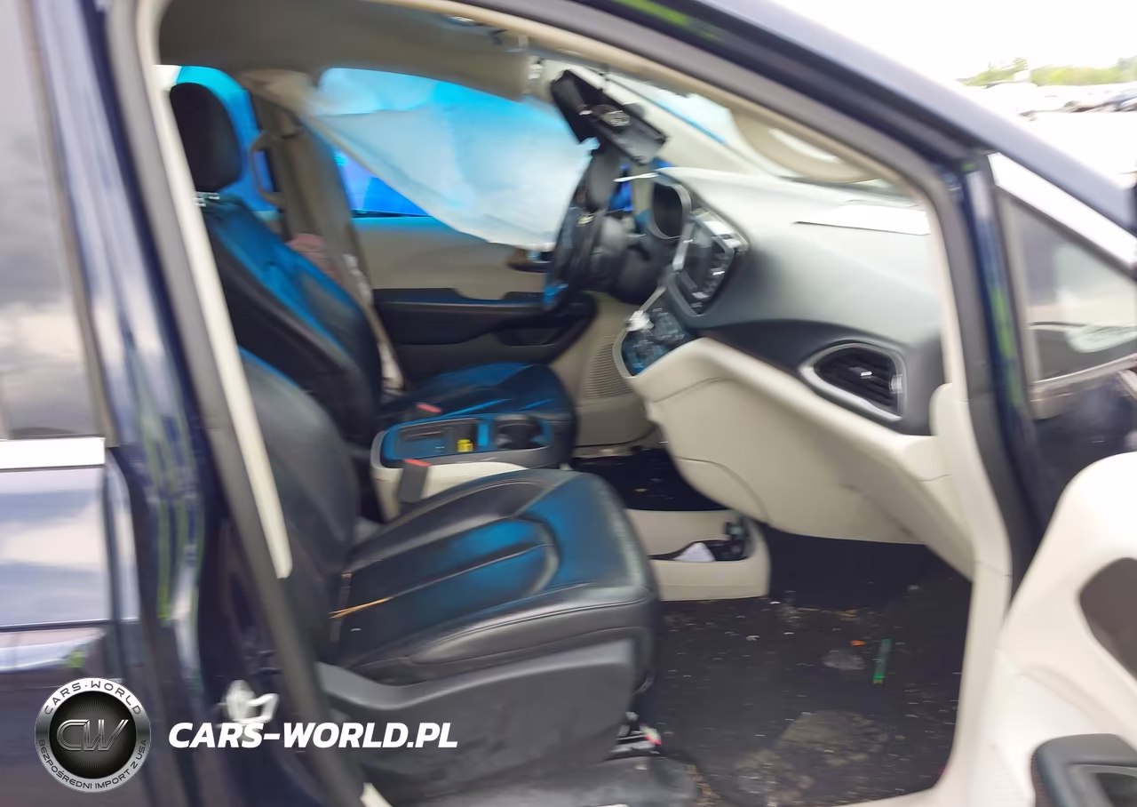 2018 Chrysler Pacifica Touring L VIN:2C4RC1BG1JR114160 - 5