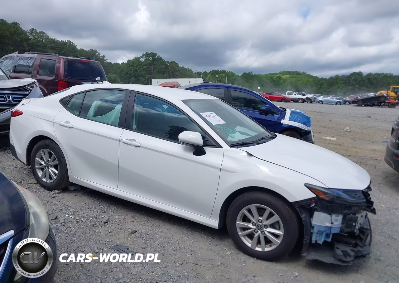 2025 Toyota Camry Le VIN:4T1DAACK6SU040186 - 13
