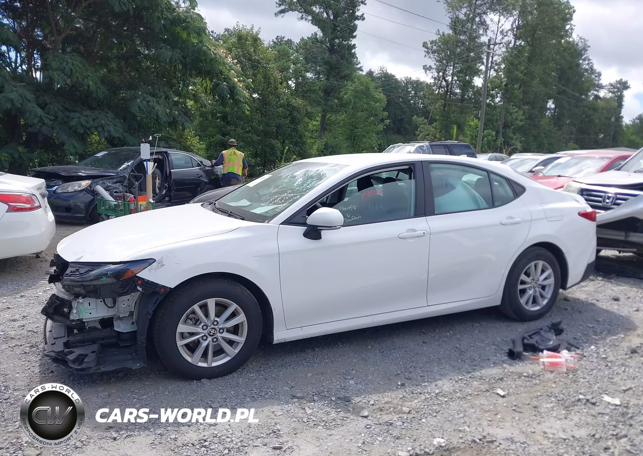 2025 Toyota Camry Le VIN:4T1DAACK6SU040186 - 14