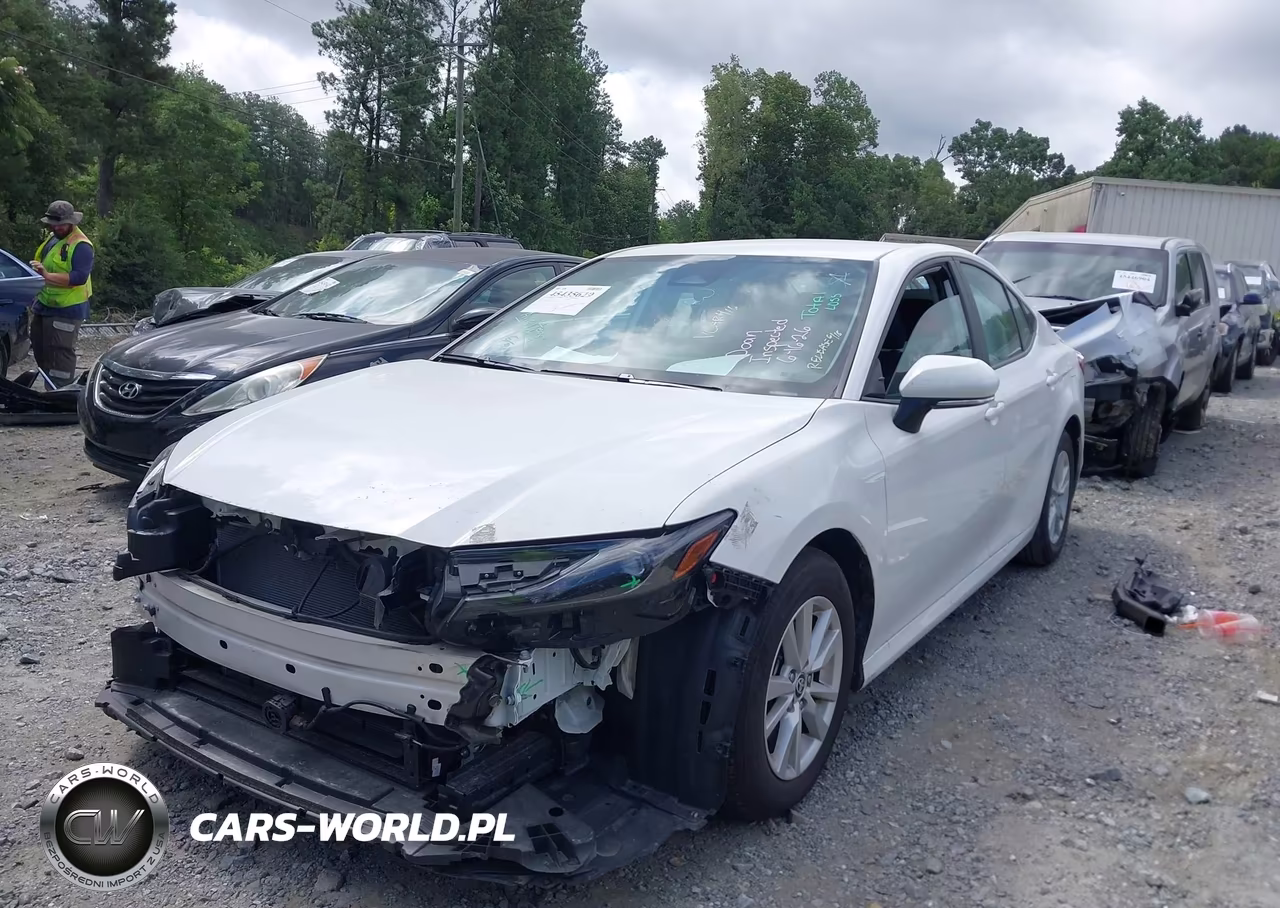 2025 Toyota Camry Le VIN:4T1DAACK6SU040186 - 2