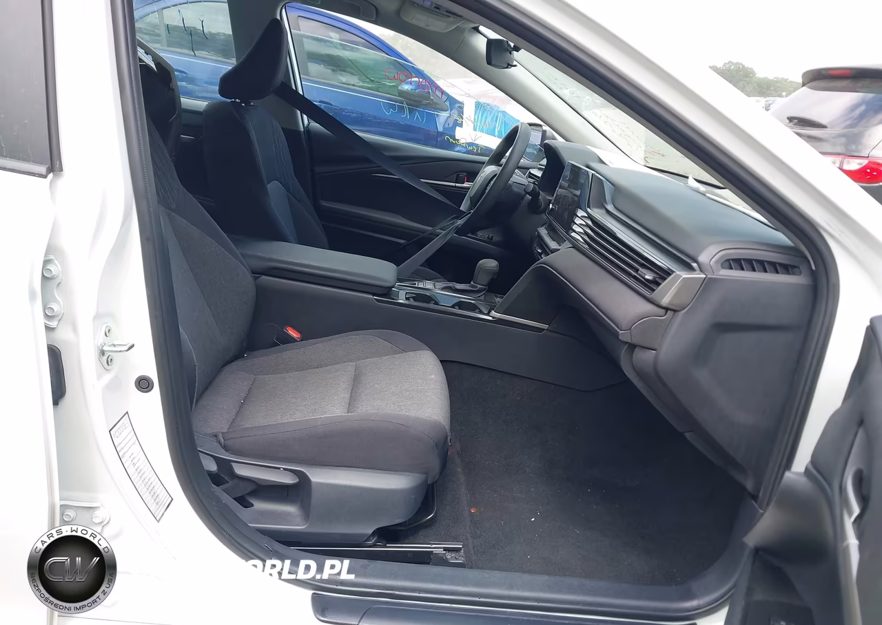 2025 Toyota Camry Le VIN:4T1DAACK6SU040186 - 5