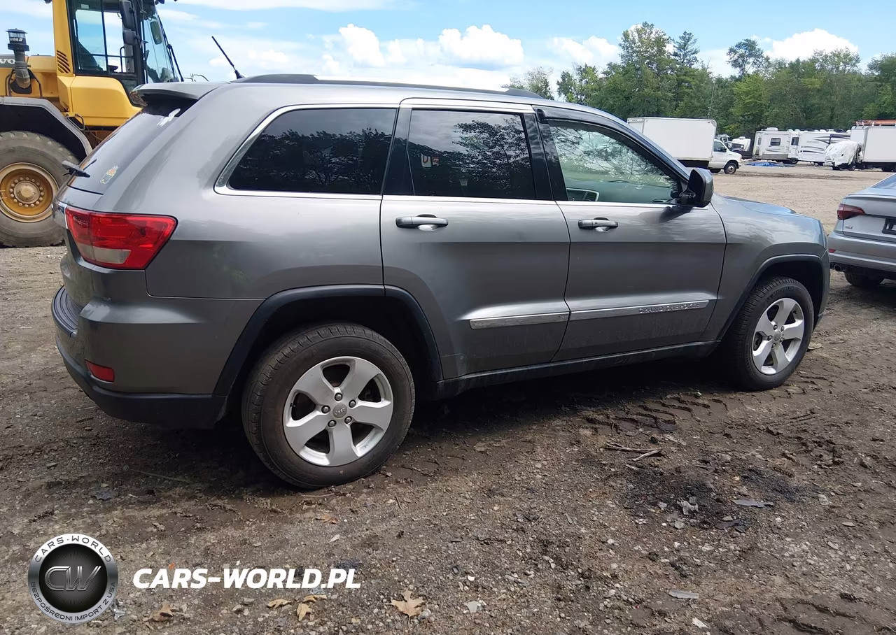2011 Jeep Grand Cherokee Laredo VIN:1J4RR4GG9BC736034 - 4