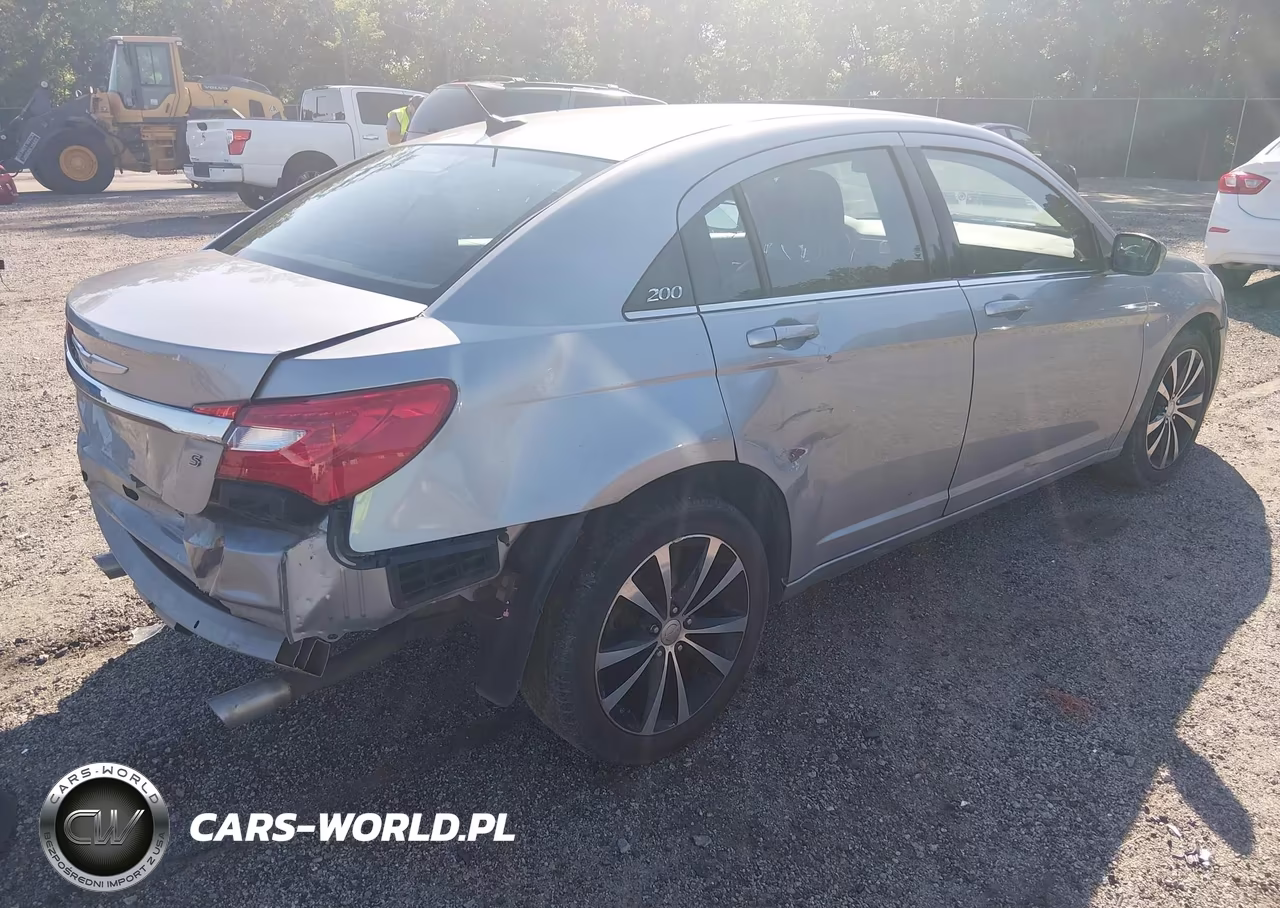 2014 Chrysler 200 Limited VIN:1C3CCBCG7EN151568 - 4